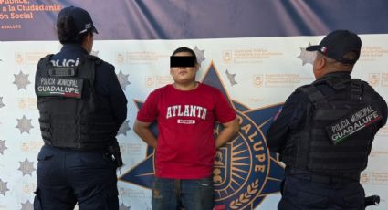 Policías de Guadalupe rescatan y detienen a hombre atrapado en barda con púas en Riberas del Río