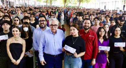 Rubén Rocha Moya llama a los jóvenes a convertirse en emprendedores