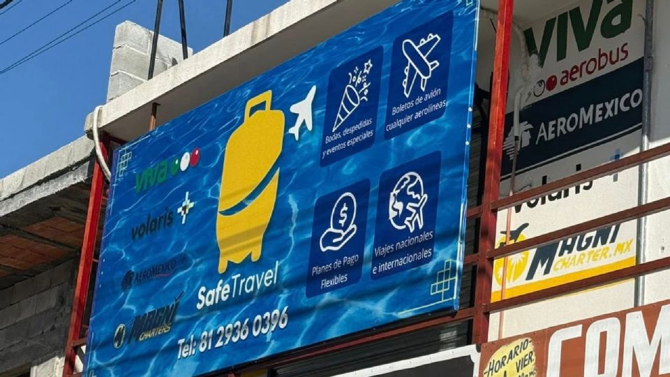 Agentes de la AEI y personal pericial realizan un cateo en la agencia Safe Travel, ubicada en Apodaca, tras denuncias de fraude interpuestas por más de 500 clientes.