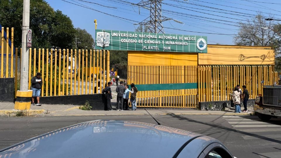 Alumnos del CCH Sur inician el proceso de credencialización digital.