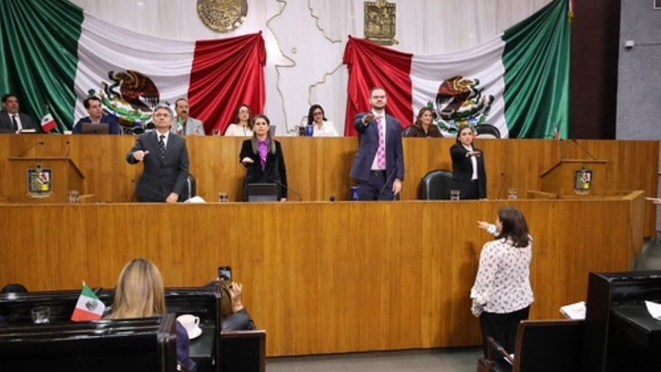 El secretario Daniel Acosta durante su comparecencia en la glosa del Cuarto Informe de Gobierno.