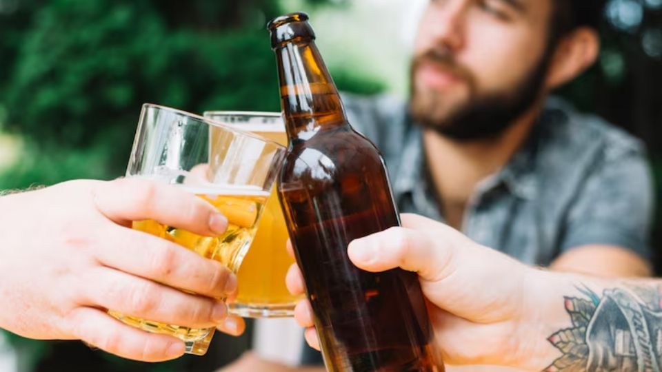 Científicos crean cerveza sin alcohol que puede emborrachar pero no causa resaca