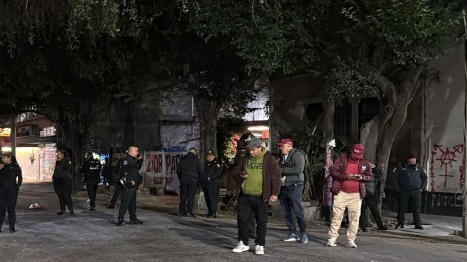 Policías antimotines evitaron choque entre actividad y seguidores de la cantante