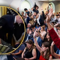 Ejecutivo de farmacéutica se desmaya en el Despacho Oval durante rueda de prensa de Trump