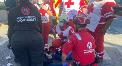 Ciclista resulta herido tras ser atropellado por camión urbano en Monterrey