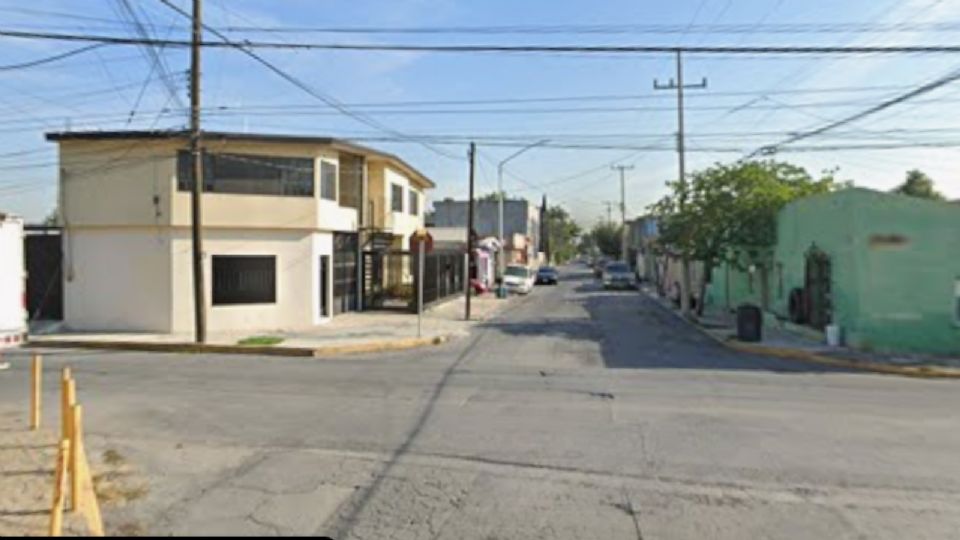 Policías y peritos de la Fiscalía acudieron al negocio ubicado en el Centro de San Nicolás tras el violento asalto armado.