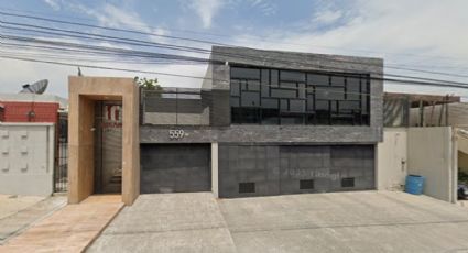 Roban 250 mil pesos y tarjetas bancarias en oficinas de constructora en Monterrey