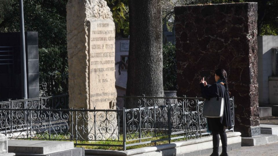 El Plan de Recuperaciones Controladas contempla de manera inicial intervenir el nivel superficial de la Fosa 26 del Panteón Civil de Dolores.