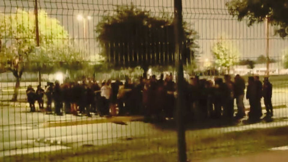 Bomberos y personal de Protección Civil controlaron el incendio en la planta Yageo Kemet y evacuaron a 300 trabajadores sin incidentes.