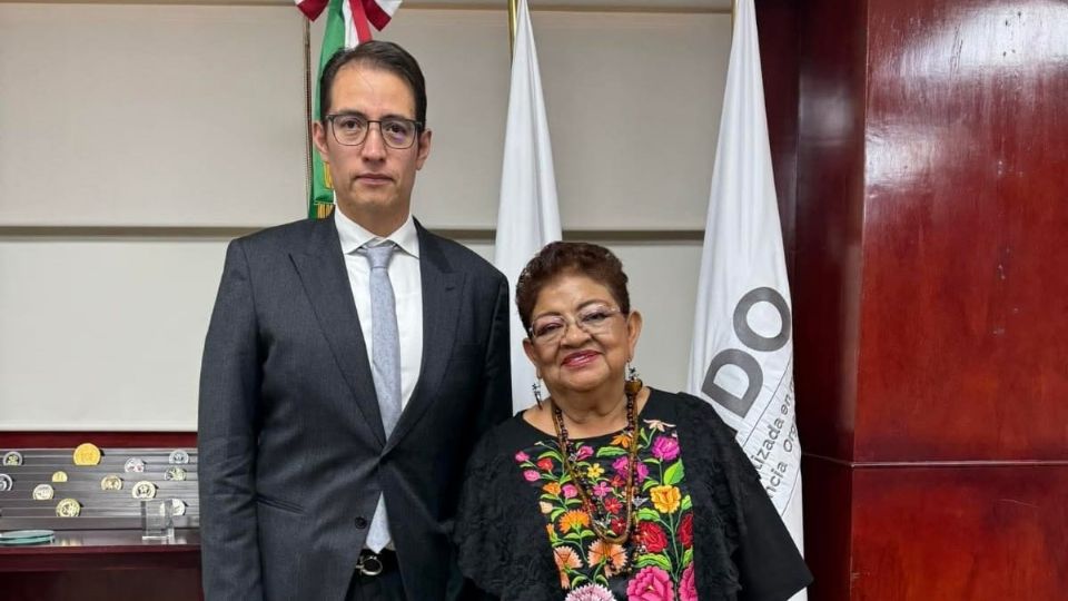 Ernestina Godoy sostiene reunión con titular de la FEMDO.
