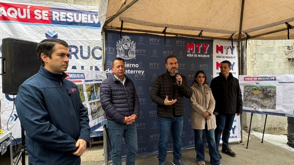 De la Garza supervisó obras en la colonia La Campana y reiteró su llamado a denunciar extorsiones contra transportistas.