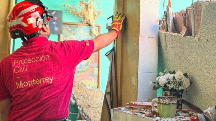 Se derrumba techo de una casa en la colonia Hogares Ferrocarrileros en Monterrey