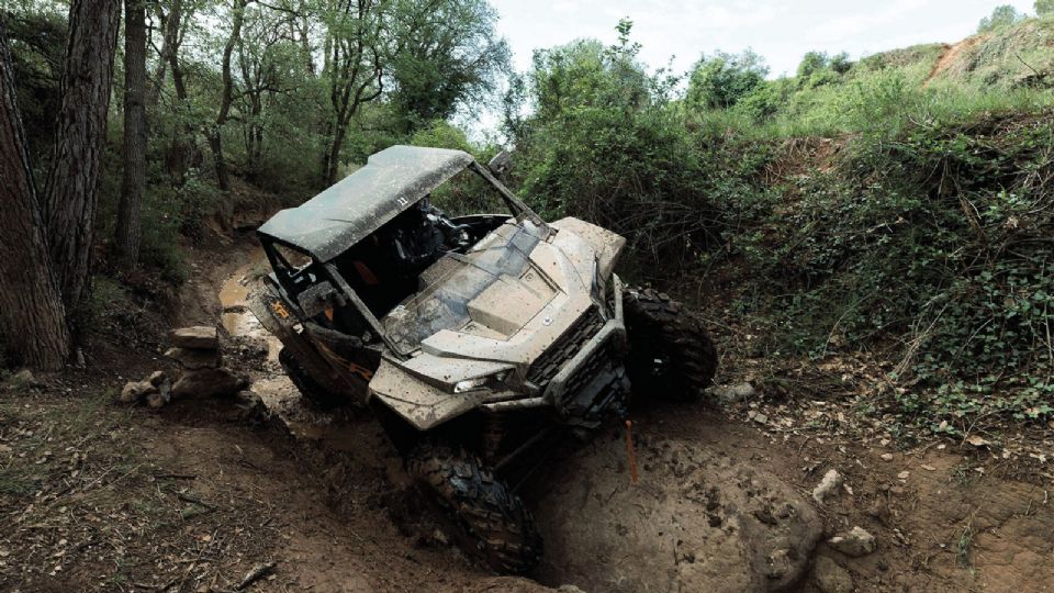 Paramédicos confirmaron la muerte del joven tras hallar el vehículo volcado dentro del Parque Ecológico La Huasteca.
