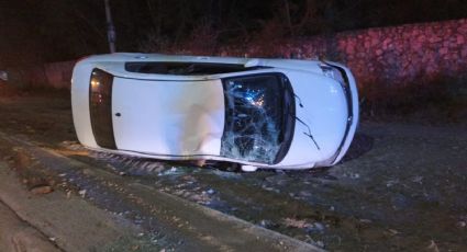 Volcadura en Apodaca deja a un hombre lesionado; conductor evita choque y pierde el control