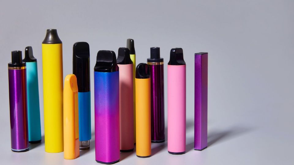 Salud prepara campaña informativa mientras avanza prohibición de vapeadores en México.