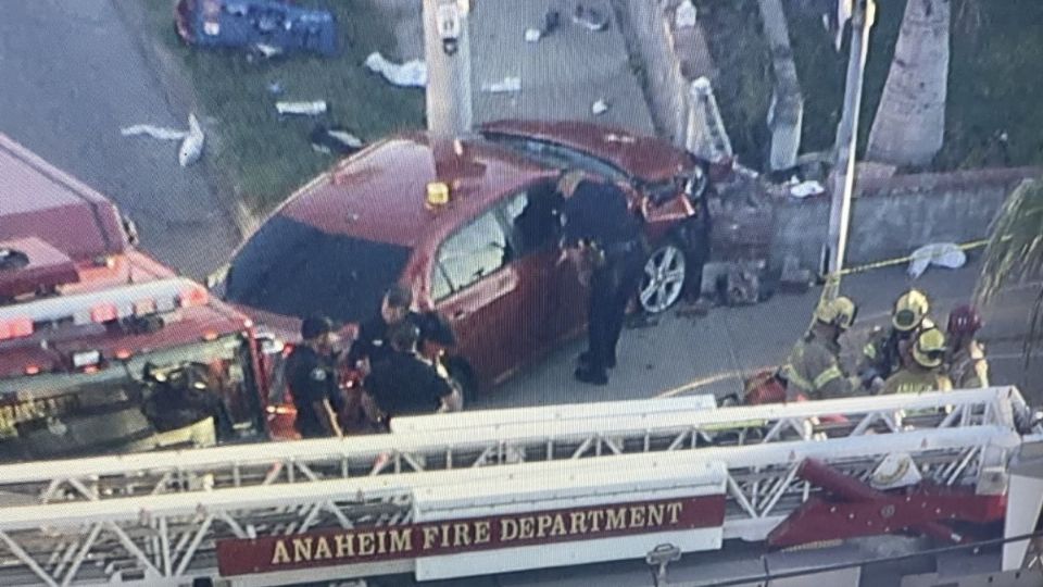 Conductor atropella a grupo de personas y deja 9 heridos afuera de una escuela