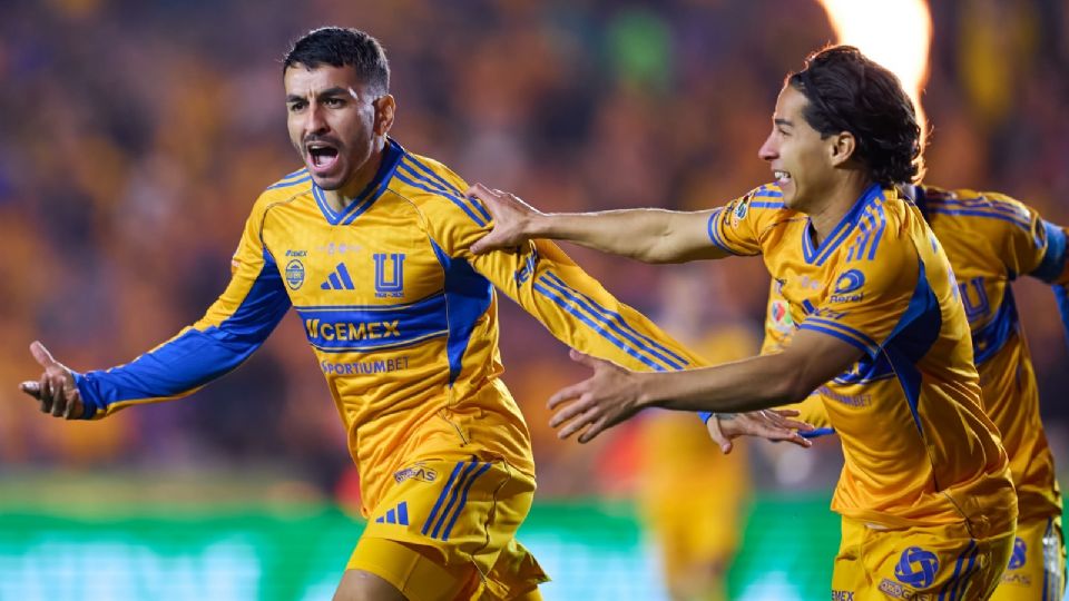 Ángel Correa celebra el gol con el que Tigres venció 1-0 a Toluca en la final de ida del Apertura 2025.
