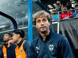 Sergio Canales se reúne con el presidente del Racing durante sus vacaciones en España