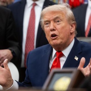 Washington: Revelan demócratas fotografías de poderosos con Epstein