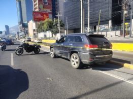 Aseguran camioneta con reporte de robo y detienen a hombre en la zona Obispado