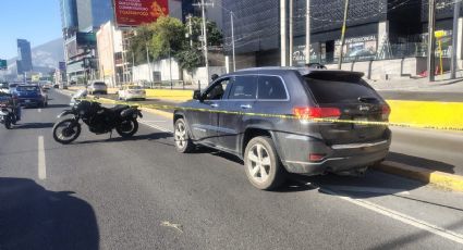 Aseguran camioneta con reporte de robo y detienen a hombre en la zona Obispado