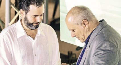 Productor Santiago García Galván recibe la 'Distinción por la Cultura Nacional' en Cuba
