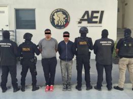 Detienen a dos hombres con más de 100 dosis de droga en El Carmen