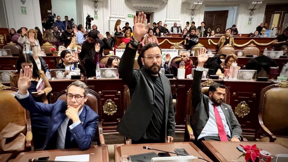 Con 45 votos a favor 0 en contra y 0 abstenciones se aprueba el paquete económico 2026.