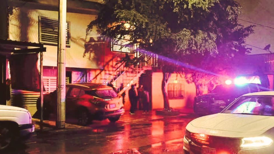 Elementos de Fuerza Civil y de la Agencia Estatal de Investigaciones acudieron al sitio del asalto para iniciar las indagatorias.