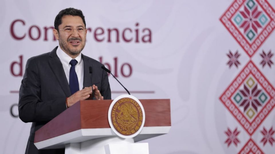 Martí Batres Guadarrama, director general del ISSSTE.