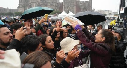 Claudia Sheinbaum encabeza entrega de libros en el Zócalo