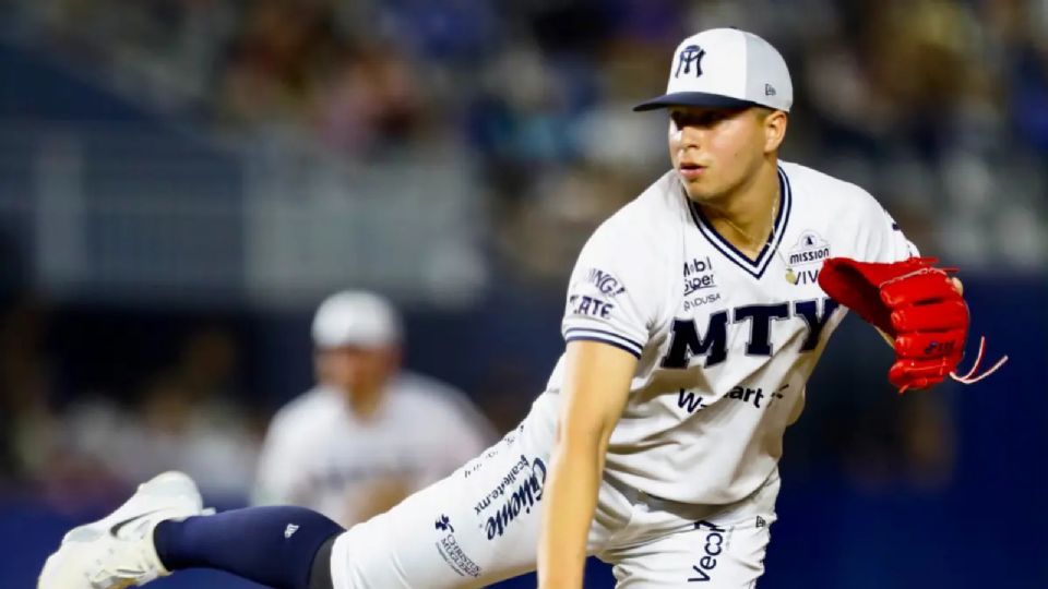 Carlos Medina, pitcher surgido de los Sultanes de Monterrey, fue firmado por los Padres de San Diego tras destacar en la Liga Mexicana de Beisbol.