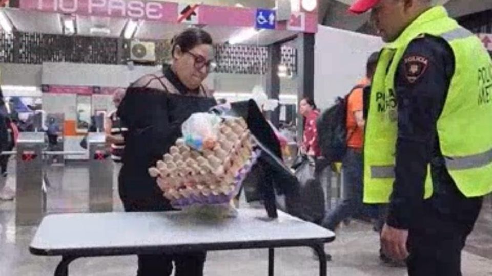 En el metro CDMX inicia el operativo para detectar pirotecnia.