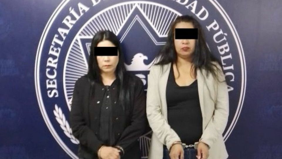 Elementos de la Policía de San Pedro detuvieron a dos mujeres y aseguraron mercancía tras un presunto robo en una tienda de Fashion Drive.