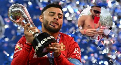 VIDEO |  Alexis Vega lanza billetes a fans en desfile del Toluca y desata críticas en redes