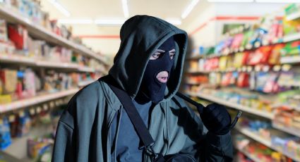 Hombre que intentó robar tienda en Chimalhuacán es golpeado y detenido por empleados