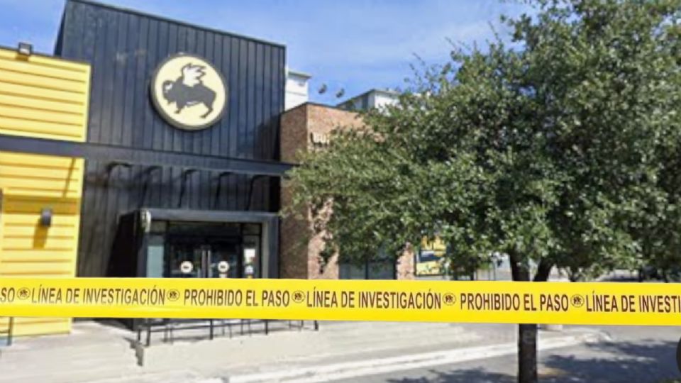 Elementos de la Agencia Estatal de Investigaciones acordonaron el estacionamiento del restaurante donde ocurrió el ataque armado en la zona Contry, al sur de Monterrey.