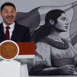 Inaugura Batres primer consultorio del plan Michoacán