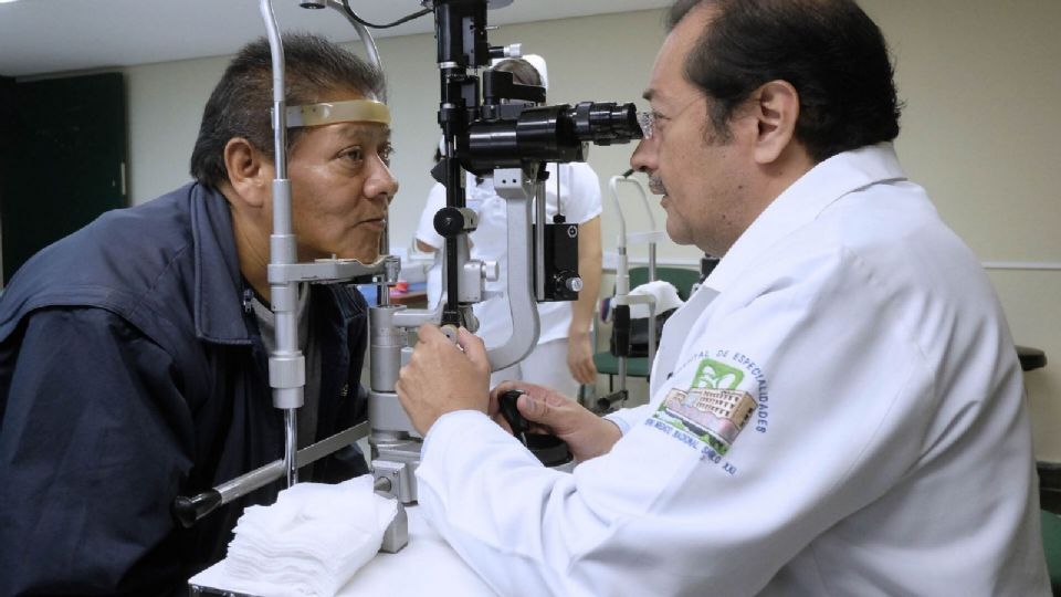 IMSS Bienestar beneficia a la población de Quintana Roo con más de 900 cirugías de cataratas, devolviendo la vista y calidad de vida a los pacientes. Conoce los resultados.