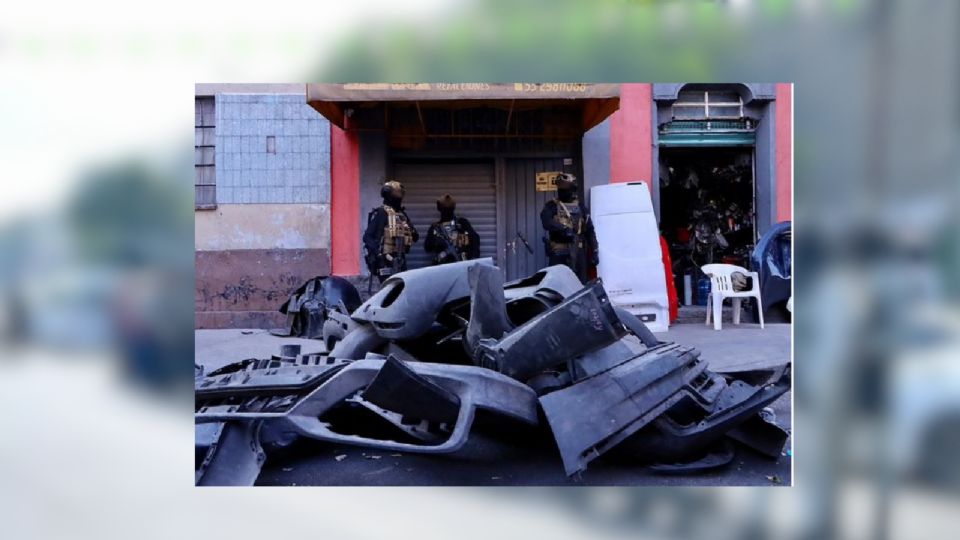 Aseguran más de 1,800 toneladas de autopartes ilegales en CDMX durante la Operación Cazador.