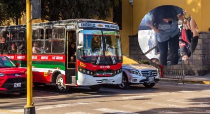 VIDEO | Mujer pasa por encima de pasajeros para cobrarles su pasaje y su reacción se hace viral
