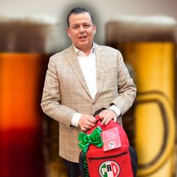 Diputado del PRI en Michoacán regala 'memochilas' con caguamas y botanas en el Congreso