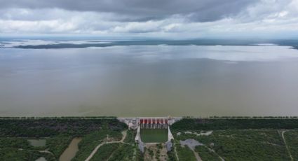 Abren compuertas de la Presa El Cuchillo para pagar deuda de agua con Estados Unidos