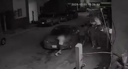 VIDEO| Niños avientan cohetes a un domicilio y ocasionan un incendio en Monterrey