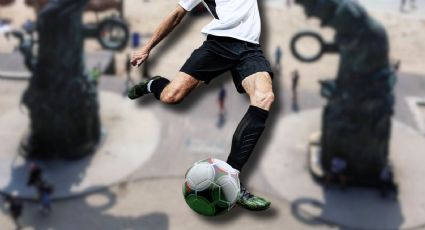 VIDEO | Futbolista israelí usa el Portal Maya de Playa del Carmen como portería y desata críticas