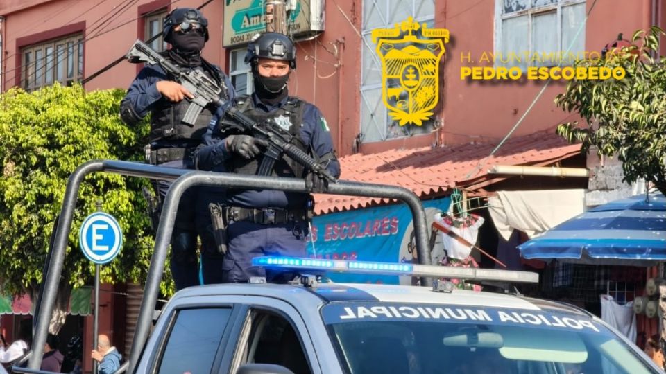 Una granada lanzada por un grupo de delincuentes provocó pánico y caos en este bar de Querétaro.