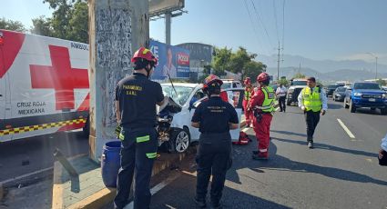 Hombre muere en estrellamiento sobre camellón central de Morones Prieto en Monterrey
