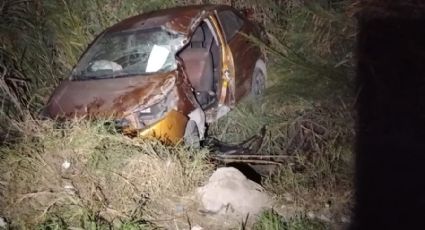 Pierde el control y cae a canalón en Miguel Alemán y Ruiz Cortines, en Guadalupe