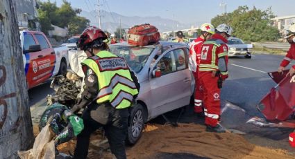Conductor se estrella contra torre de luz en Morones Prieto y resulta lesionado