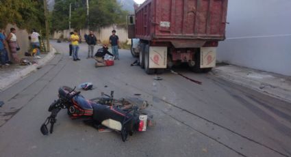 Joven motociclista muere atropellado por un camión en la colonia Los Cristales